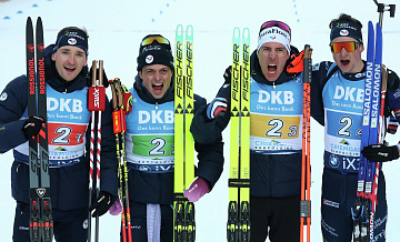 Французы со штрафным кругом выиграли эстафету на этапе Кубка мира