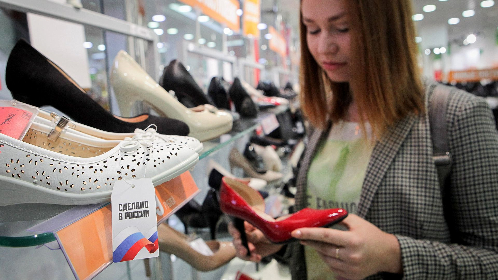 Нейросеть, способную подбирать обувь по фото стопы, создали в России