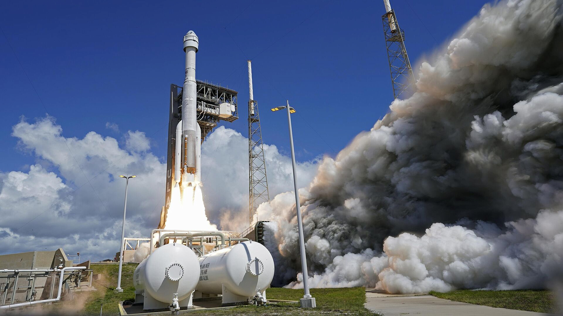   Boeing      Starliner