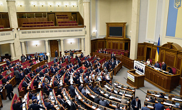 На Украине рассказали о выплатах депутатам Рады "в конвертах"
