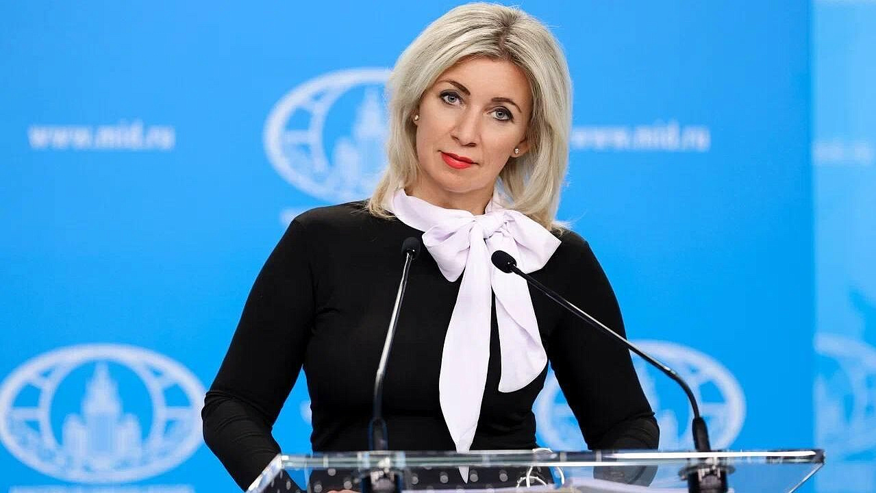 Захарова: Москва намерена решить все вопросы по авиакатастрофе под Актау