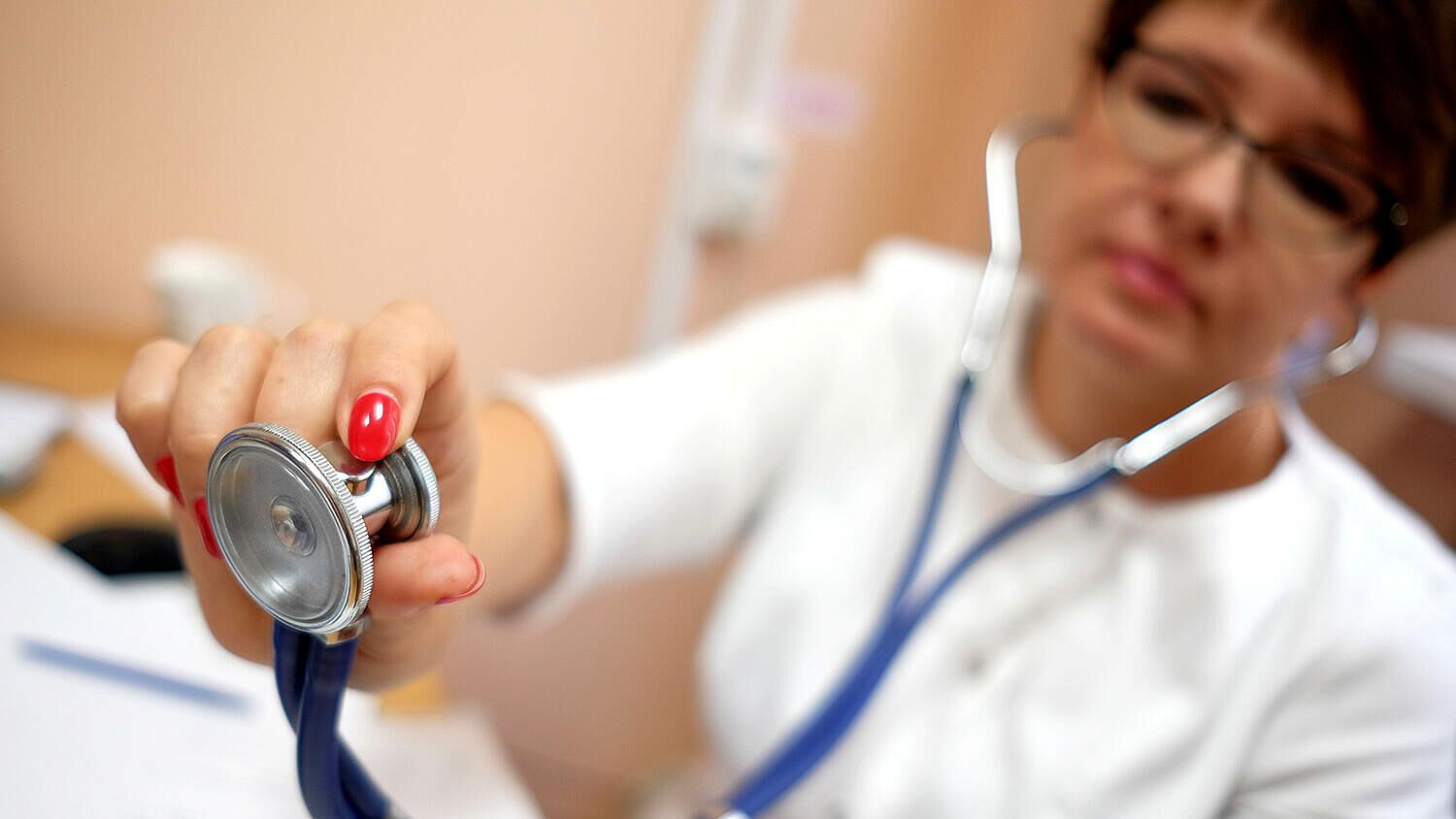 Минздрав рассказал о росте числа медиков в России