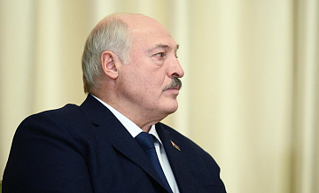 Лукашенко поблагодарил тех, кто находится на посту в новогоднюю ночь