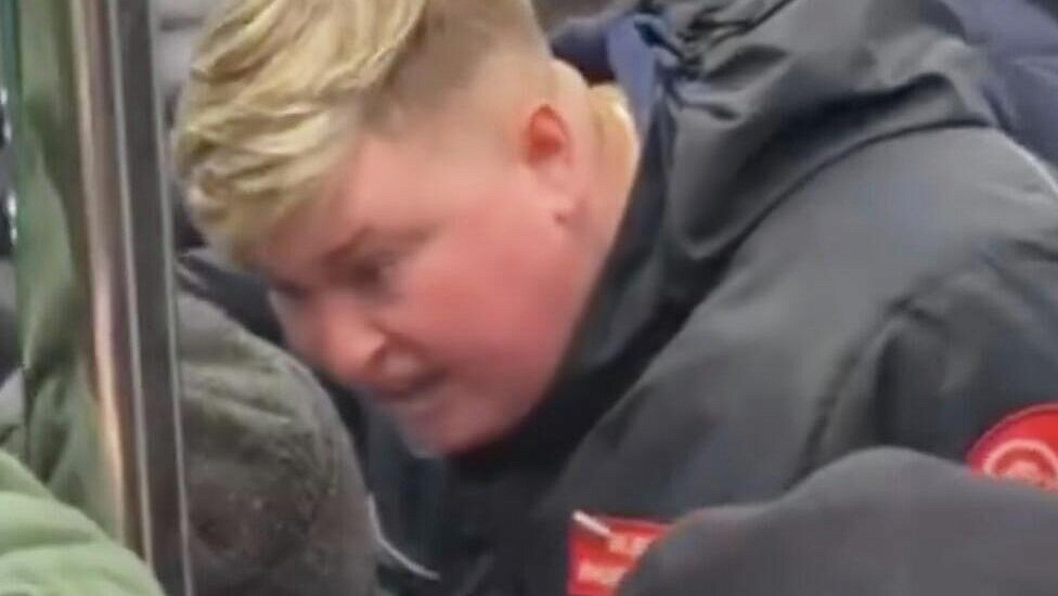 В Москве проводят проверку после конфликта контролера трамвая и пассажира