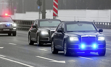 Автомобиль из кортежа Уиткоффа прибыл в американское посольство в Москве