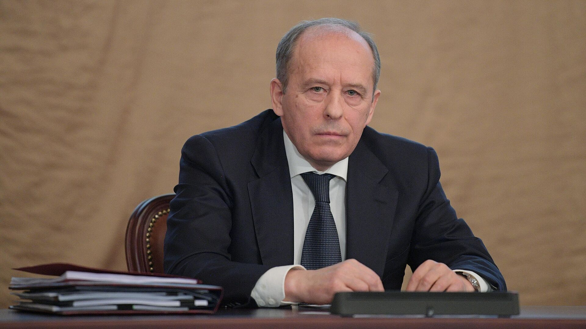 Бортников рассказал, как противник вербует молодежь 