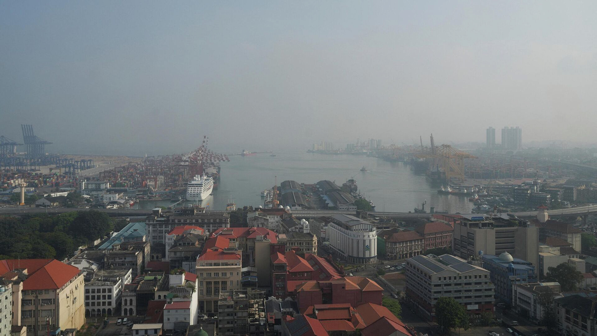 Застрявший на Шри-Ланке россиянин рассказал о навязанном ему ваучере