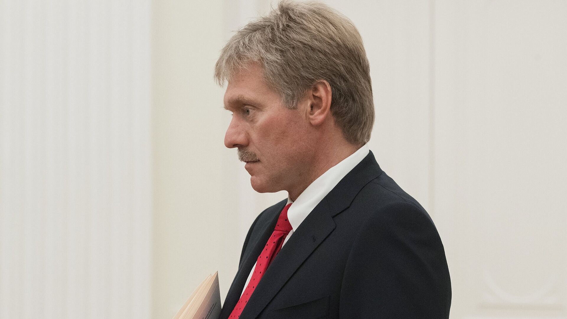 ЕС неконструктивен в видении ситуации на Украине, заявил Песков