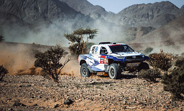 Кротов и Жильцов заняли 12-е место в зачете внедорожников на этапе "Дакара"