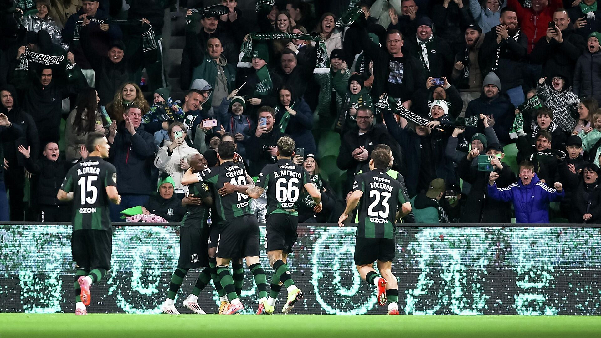 Футболисты "Краснодара" разгромили клуб Медиалиги "Амкал"