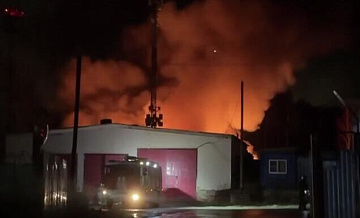 Под Екатеринбургом полностью потушили пожар в производственном здании