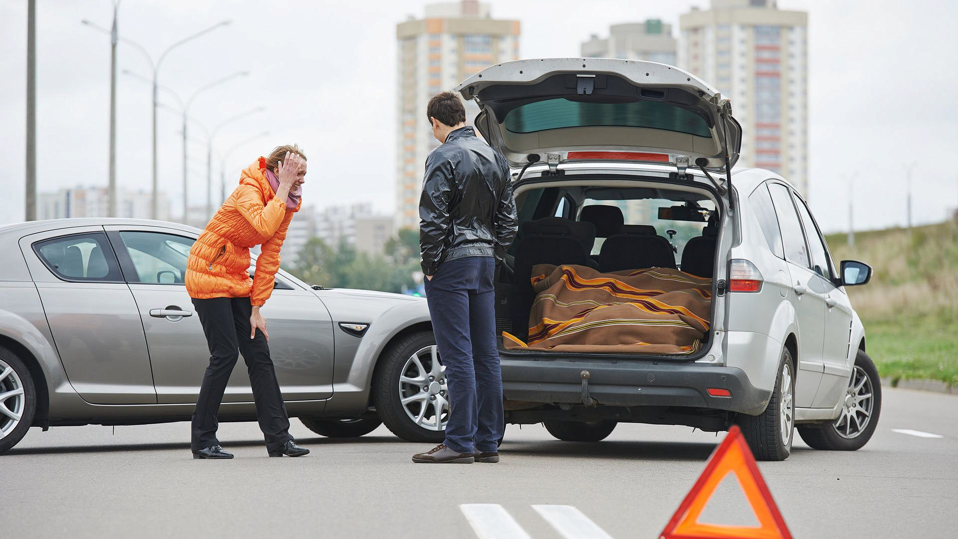 Юрист объяснил, почему нельзя оставлять записку на лобовом стекле после ДТП