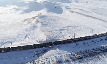 Из-за схода вагонов в Хабаровском крае задержали два поезда