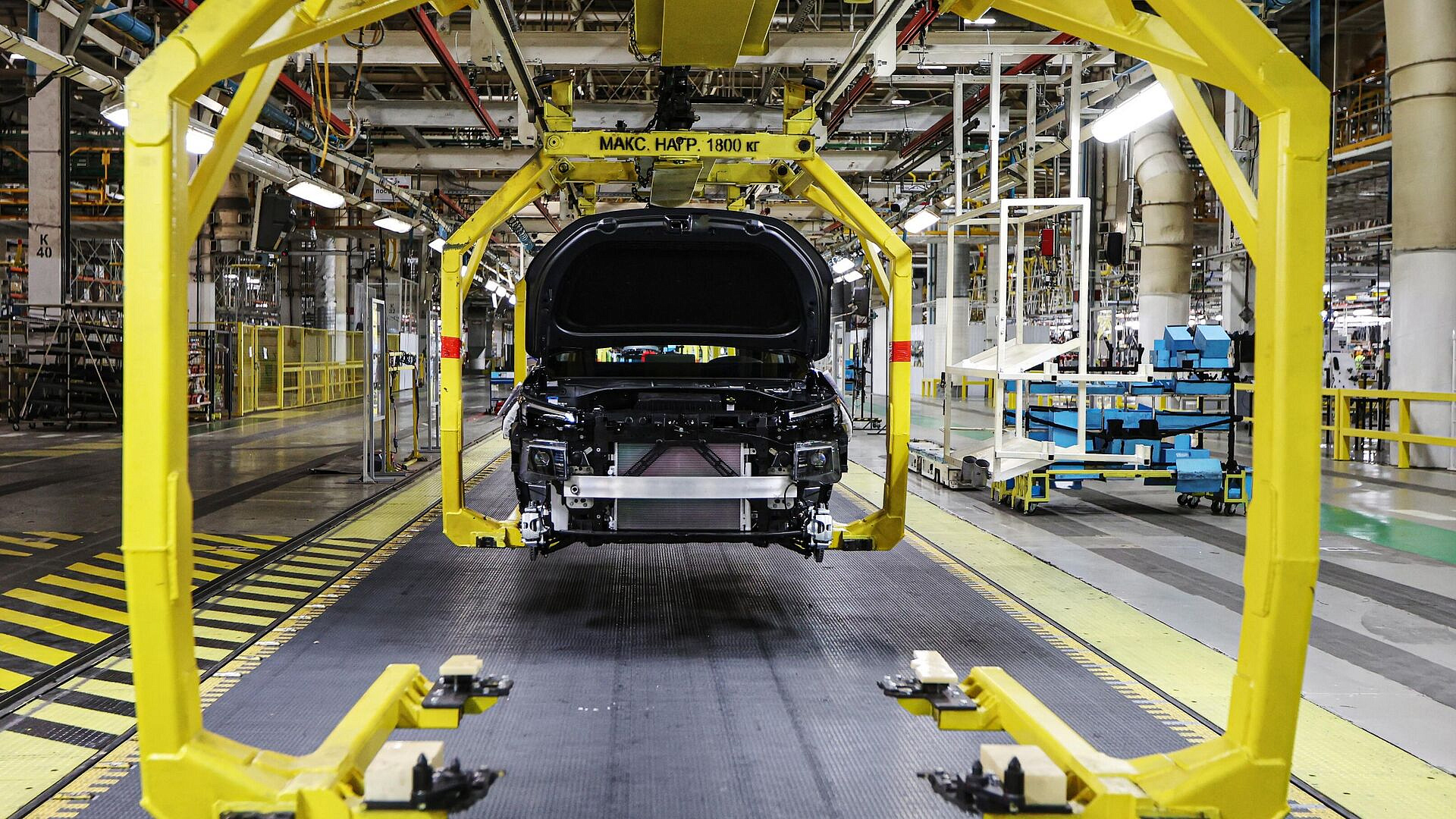 Новак провел совещание по ситуации в автопроме