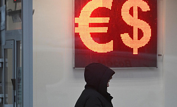 Внебиржевой курс евро поднялся выше 100 рублей