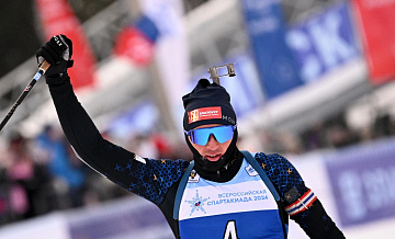 Собака выбежала на трассу во время гонки на этапе Кубка России по биатлону