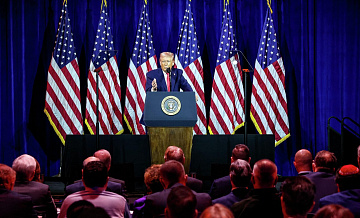 Трамп заявил, что первая леди запретила ему танцевать на сцене