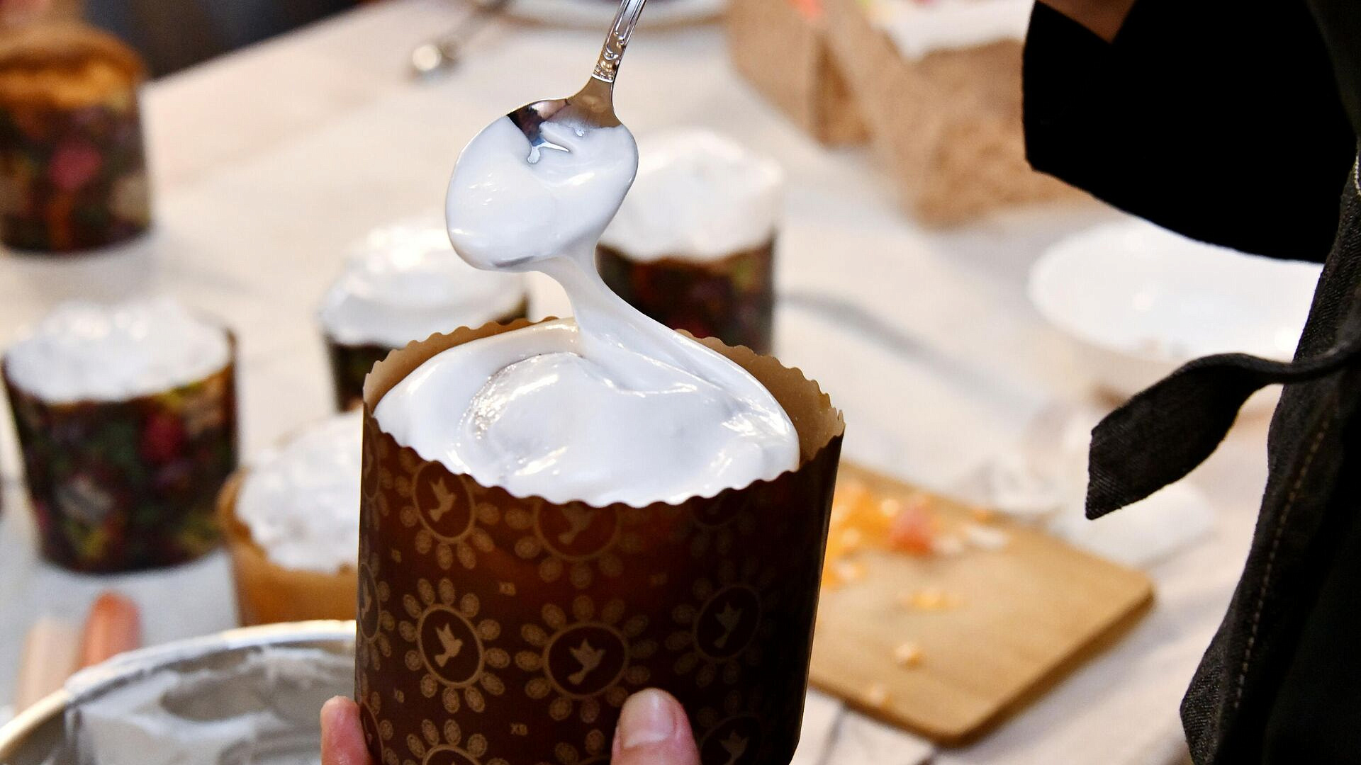 Депутат назвал куличи, украшенные золотом, кощунством