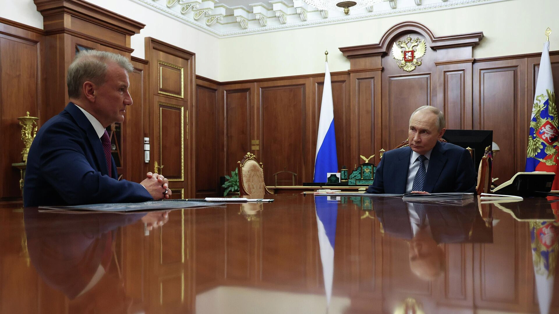 Путин: развитие Сбербанка гарантирует надежность банковской системы