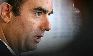 Парламент Франции отклонил два вотума недоверия правительству Лекорню