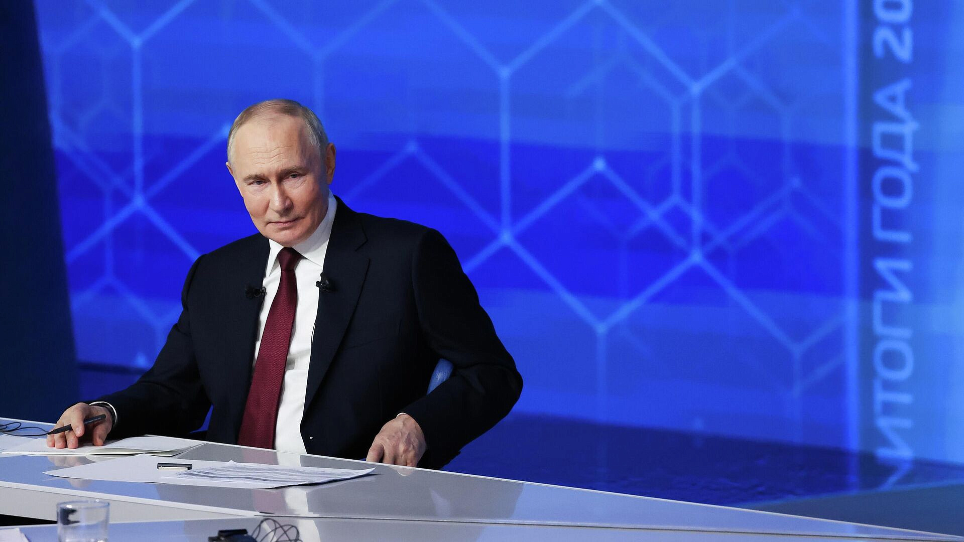 Путин дал поручения по созданию факультетов русского языка в вузах