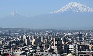 Суд в Ереване более семи часов рассматривает дело об аресте Карапетяна