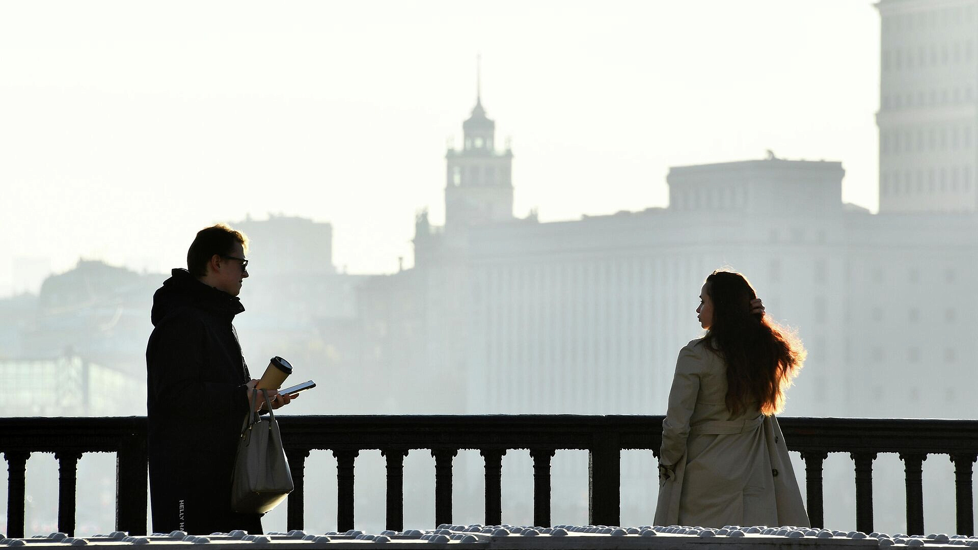 Москвичам пообещали теплую погоду в понедельник