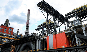 Путин осмотрел работу самой мощной в России коксовой батареи