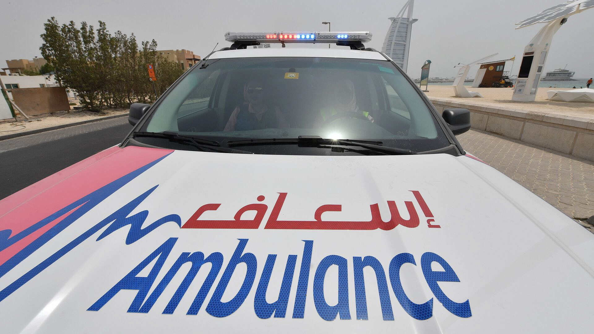 В ОАЭ сообщили о гибели иностранца из-за падения осколков после работы ПВО