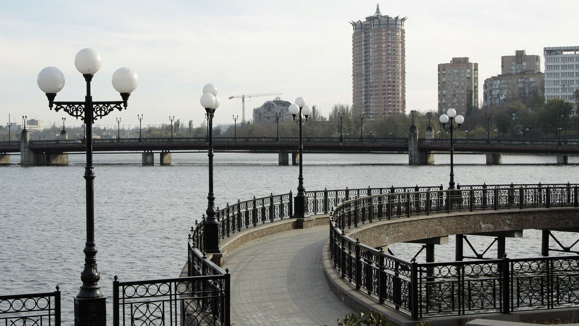 Два взрыва прогремели в небе над Донецком