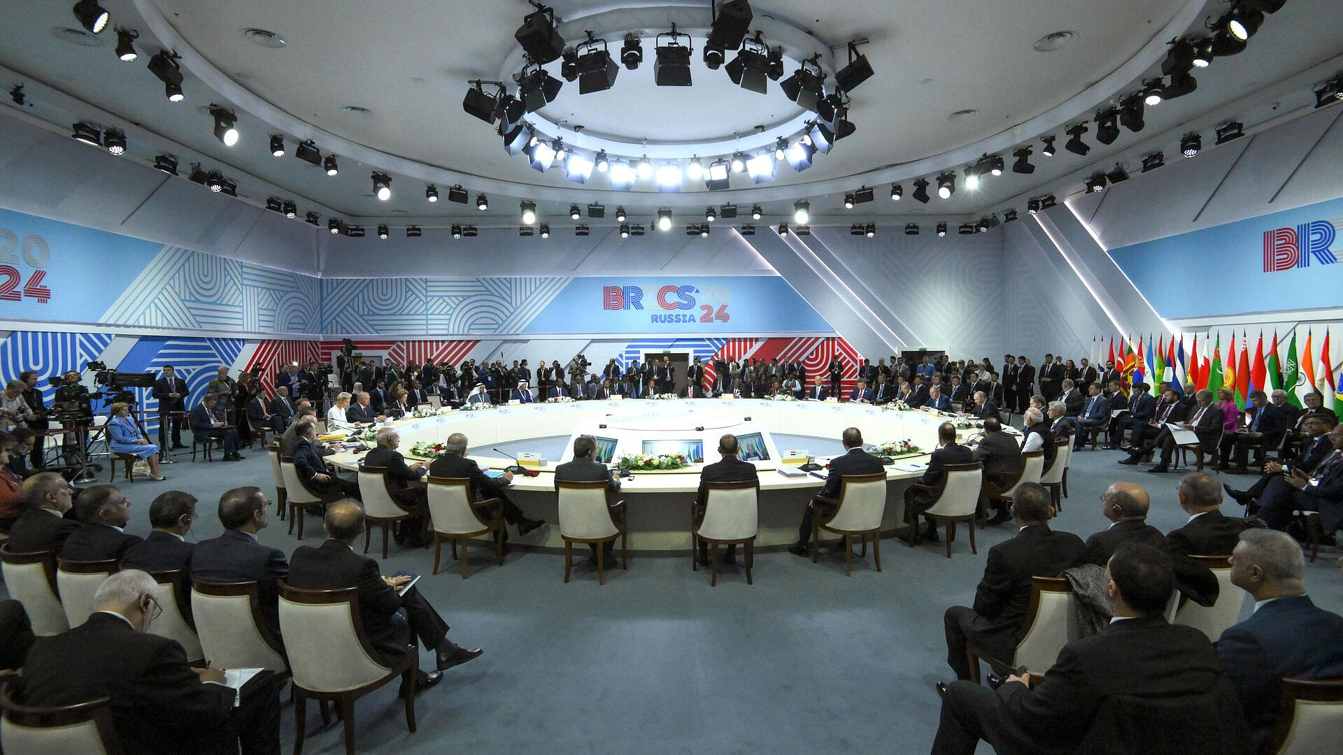 ЮАР призвала запускать совместные программы развития в рамках БРИКС