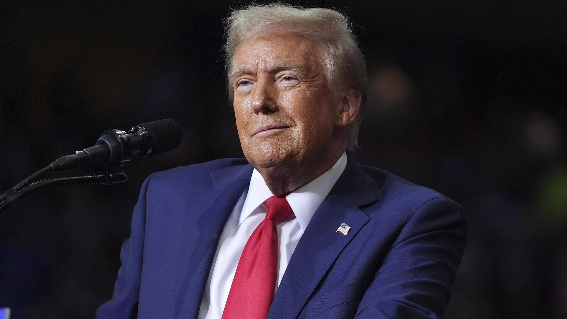 Трамп заявил, что должен вернуться в США как можно скорее