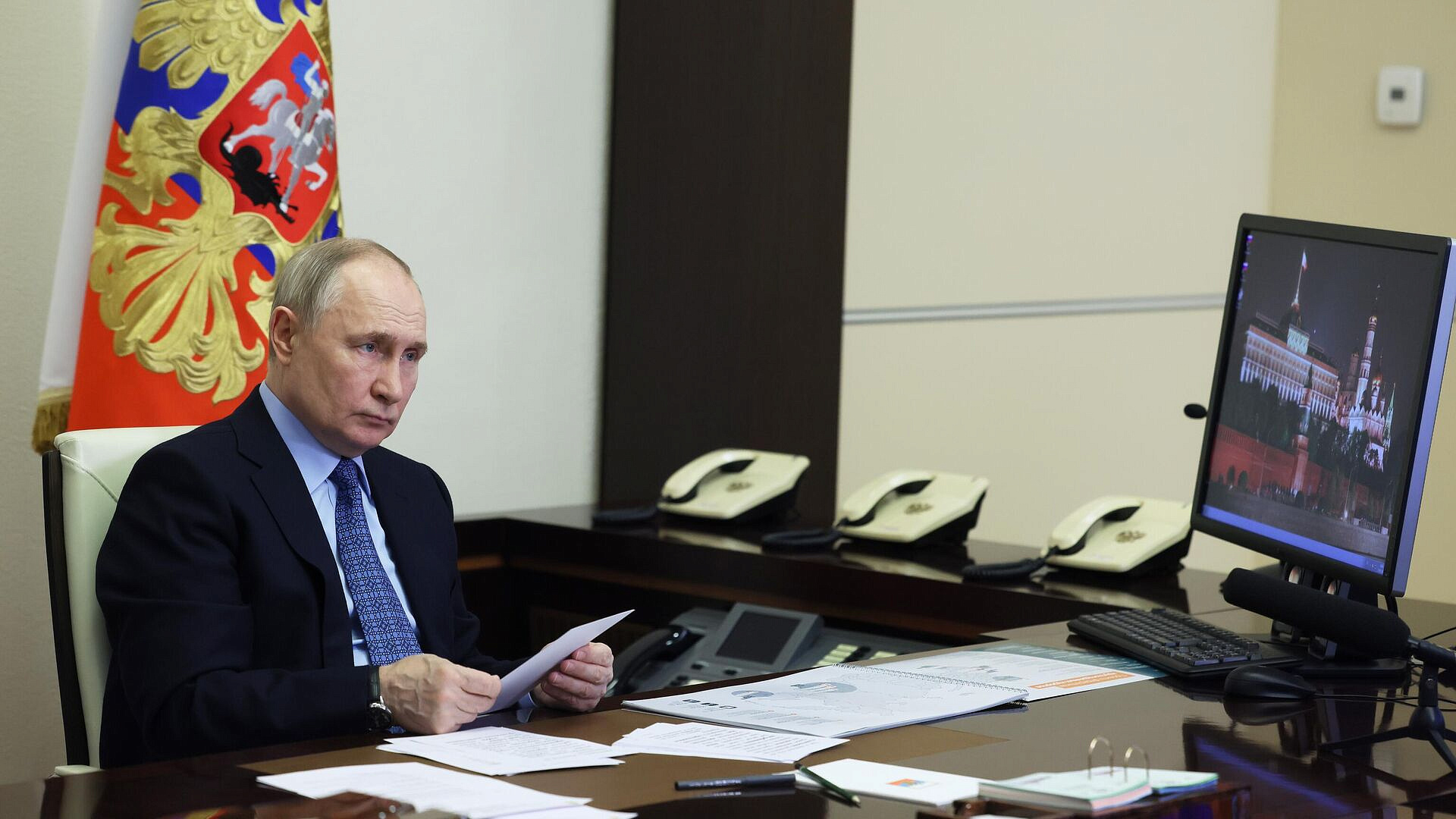 Путин отметил конструктивное взаимодействие кабмина с общественниками