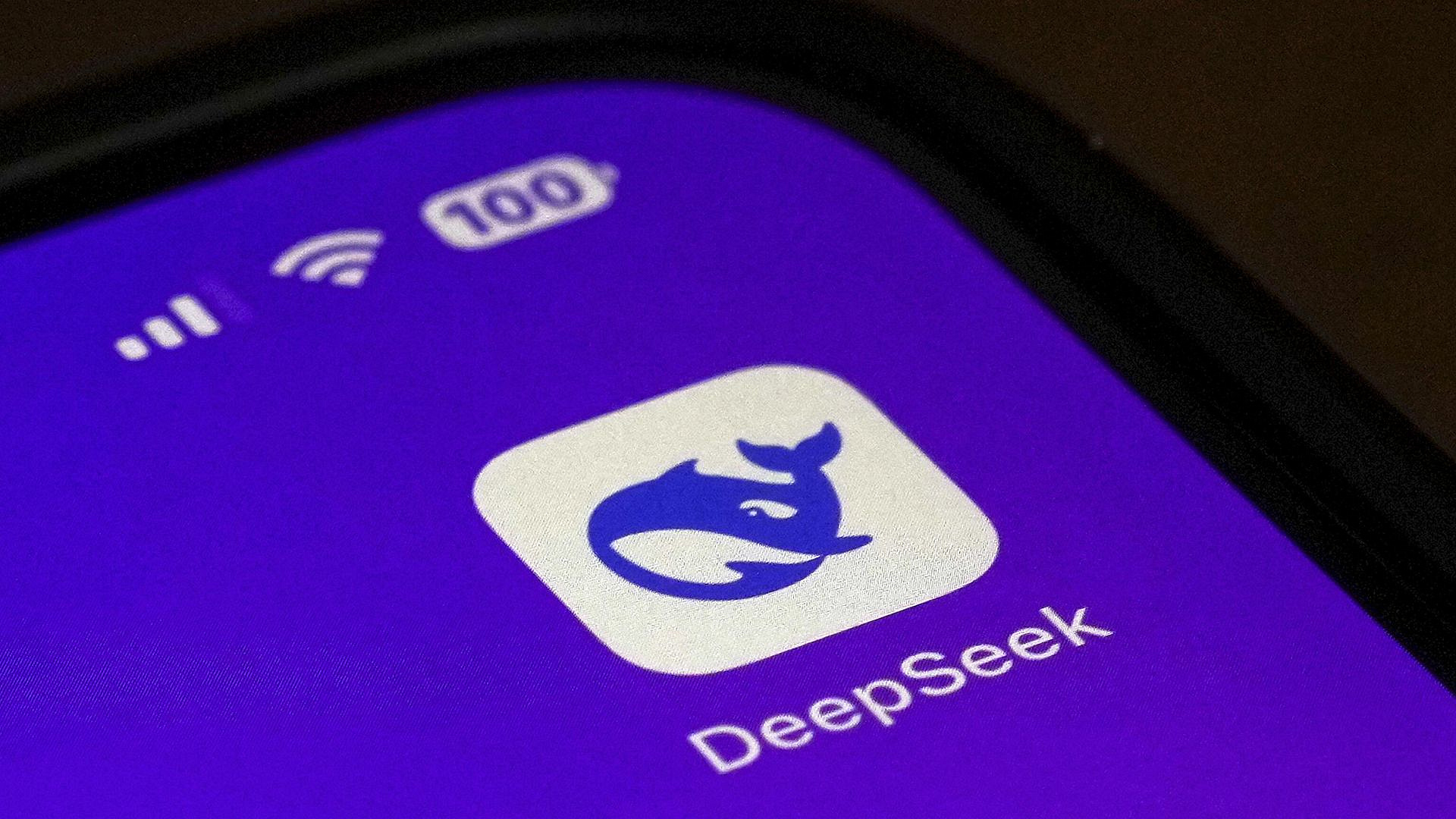 Переписки пользователей с чат-ботом DeepSeek оказались в открытом доступе