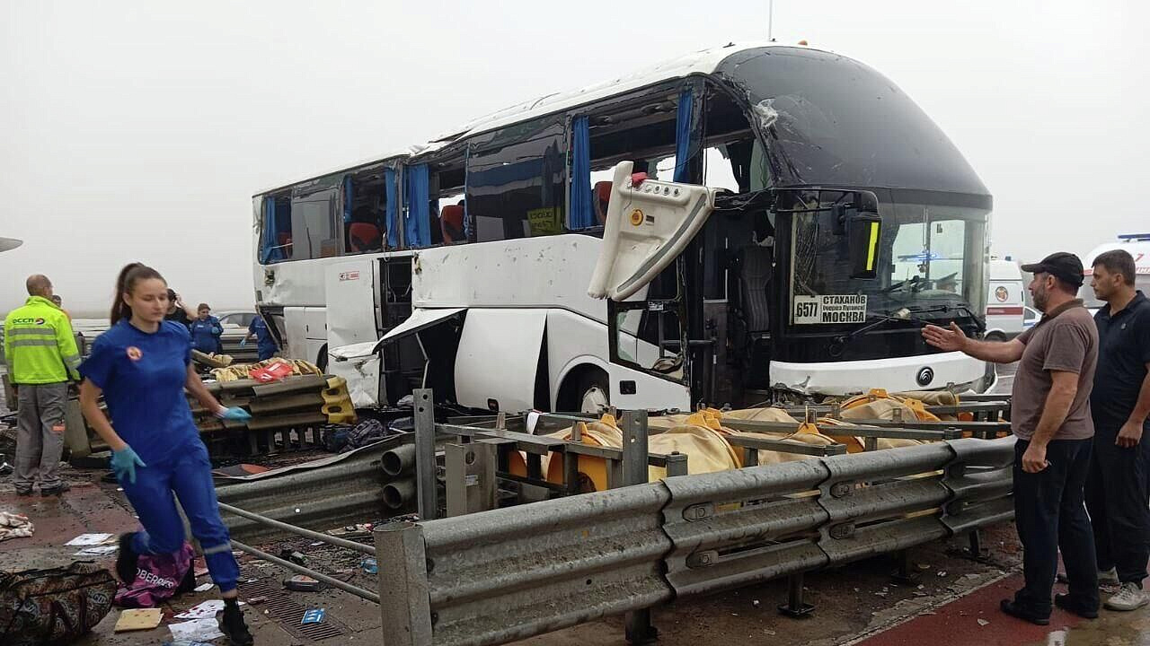 Для пассажиров автобуса, попавшего в ДТП под Тулой, организовали ПВР