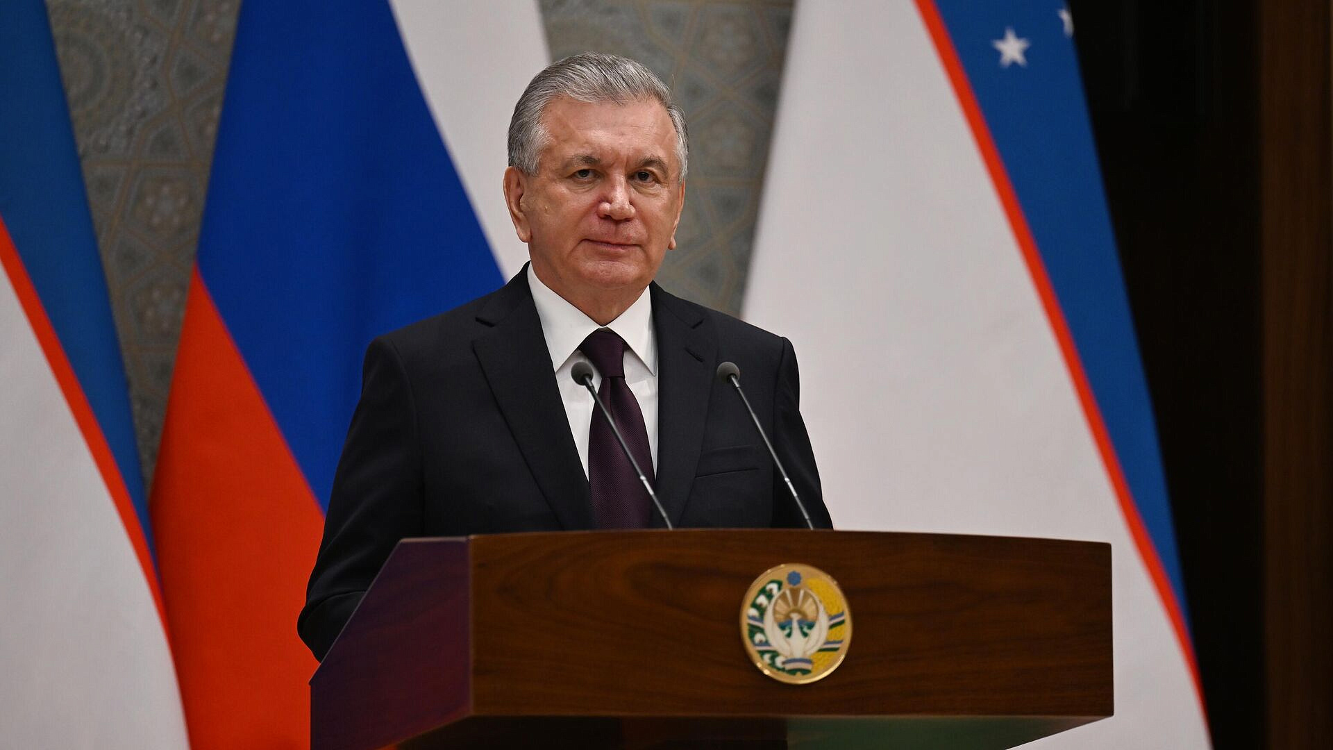Президент Узбекистана рассказал Путину о "Парке Победы" в Ташкенте