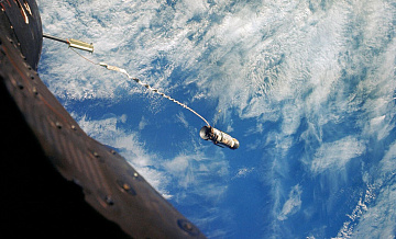 Ученые вывели законы управления космической вращающейся тросовой системой