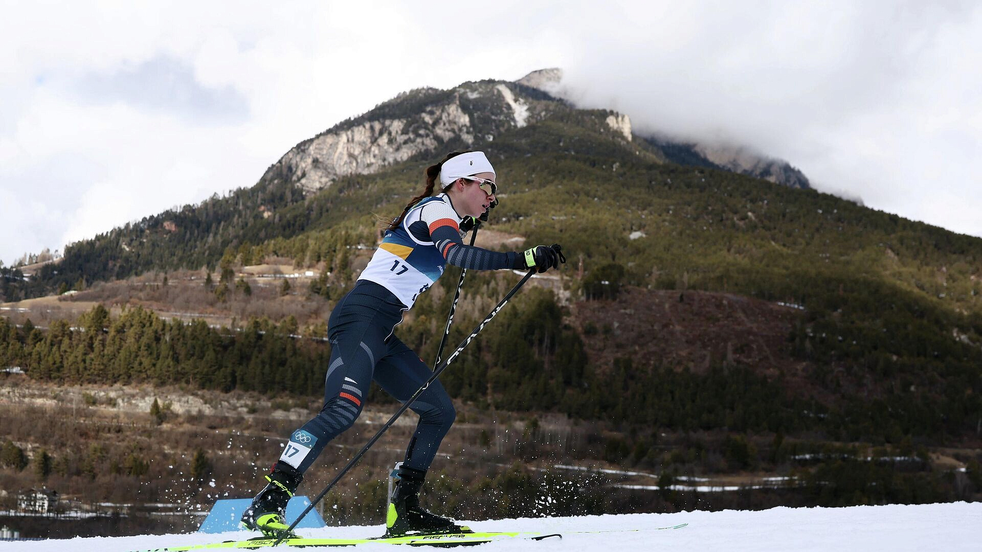 Непряева стала пятой в скиатлоне на этапе Кубка мира
