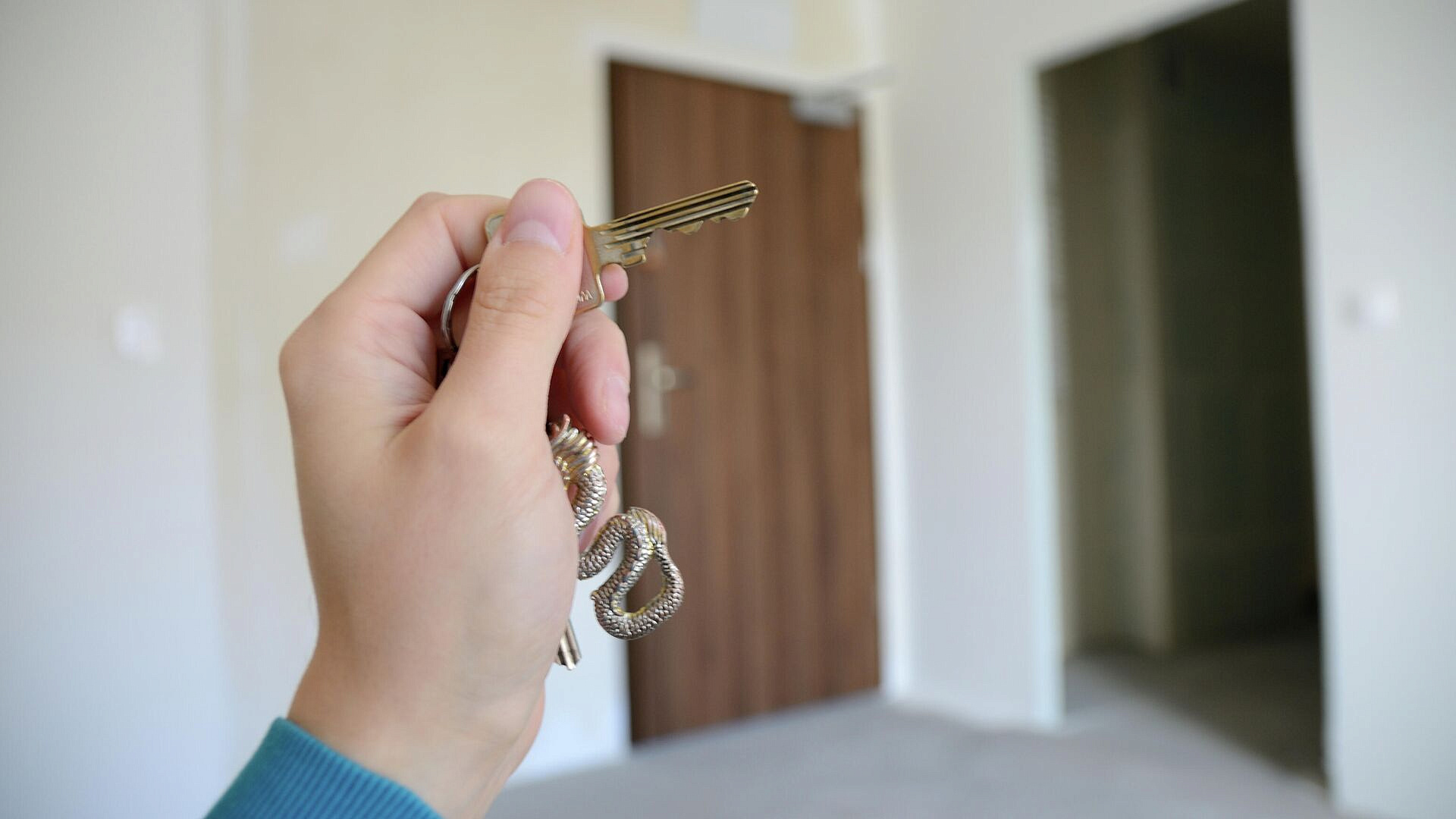 Юноша из Каспийска получил квартиру за спасение людей во время наводнения