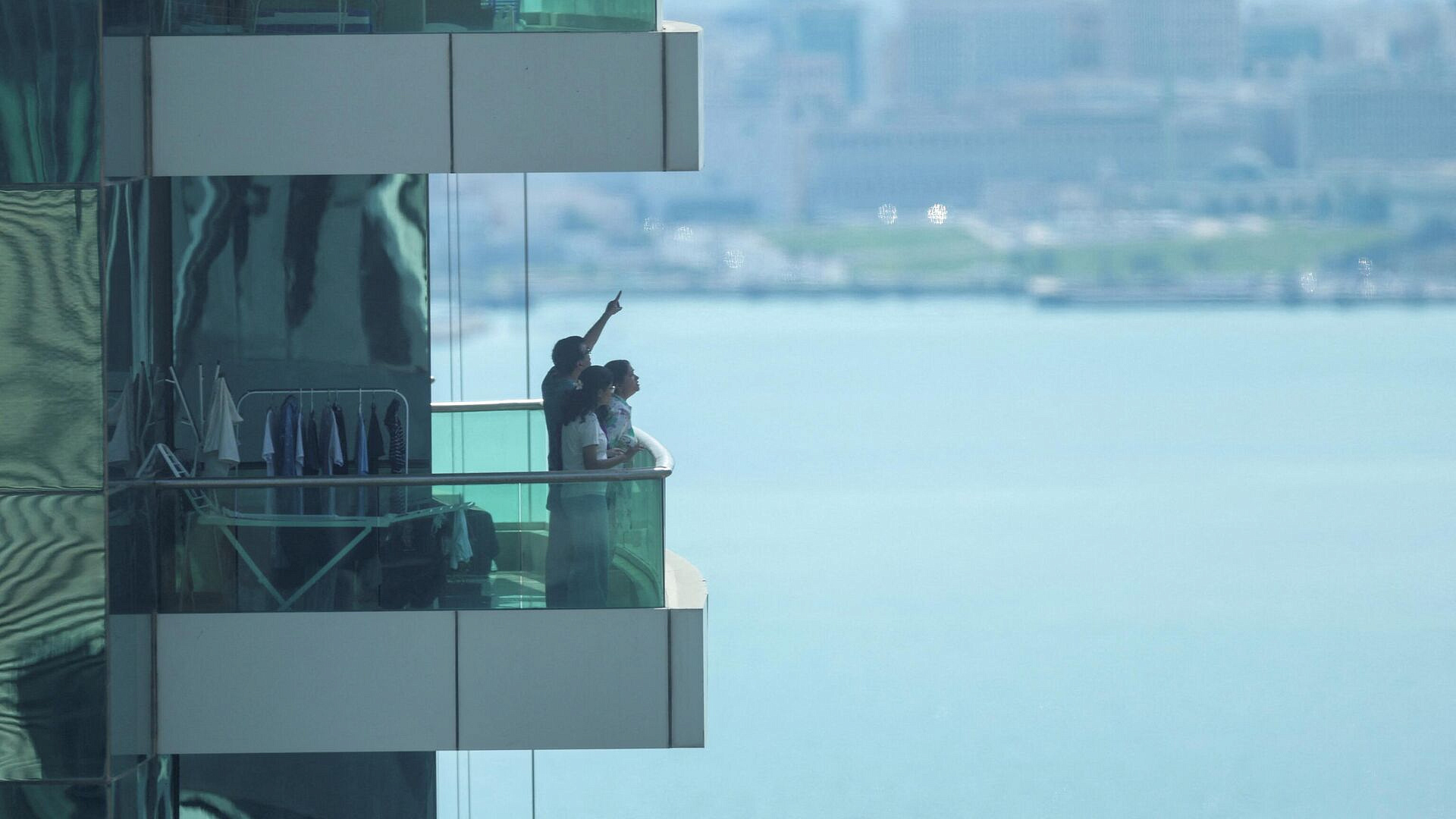 В Катаре из-за падения обломков ракет пострадали восемь человек