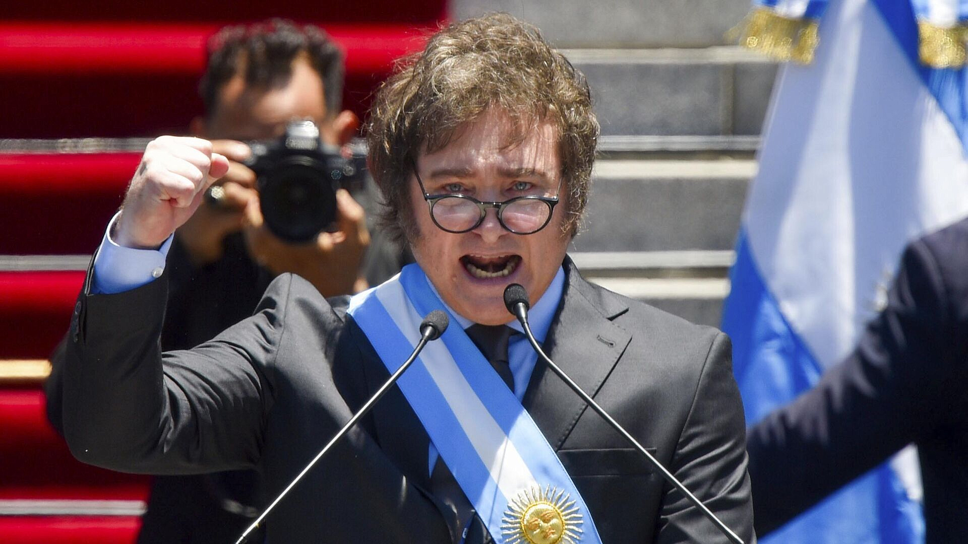 Экономика Аргентины начала расти, заявил Милей