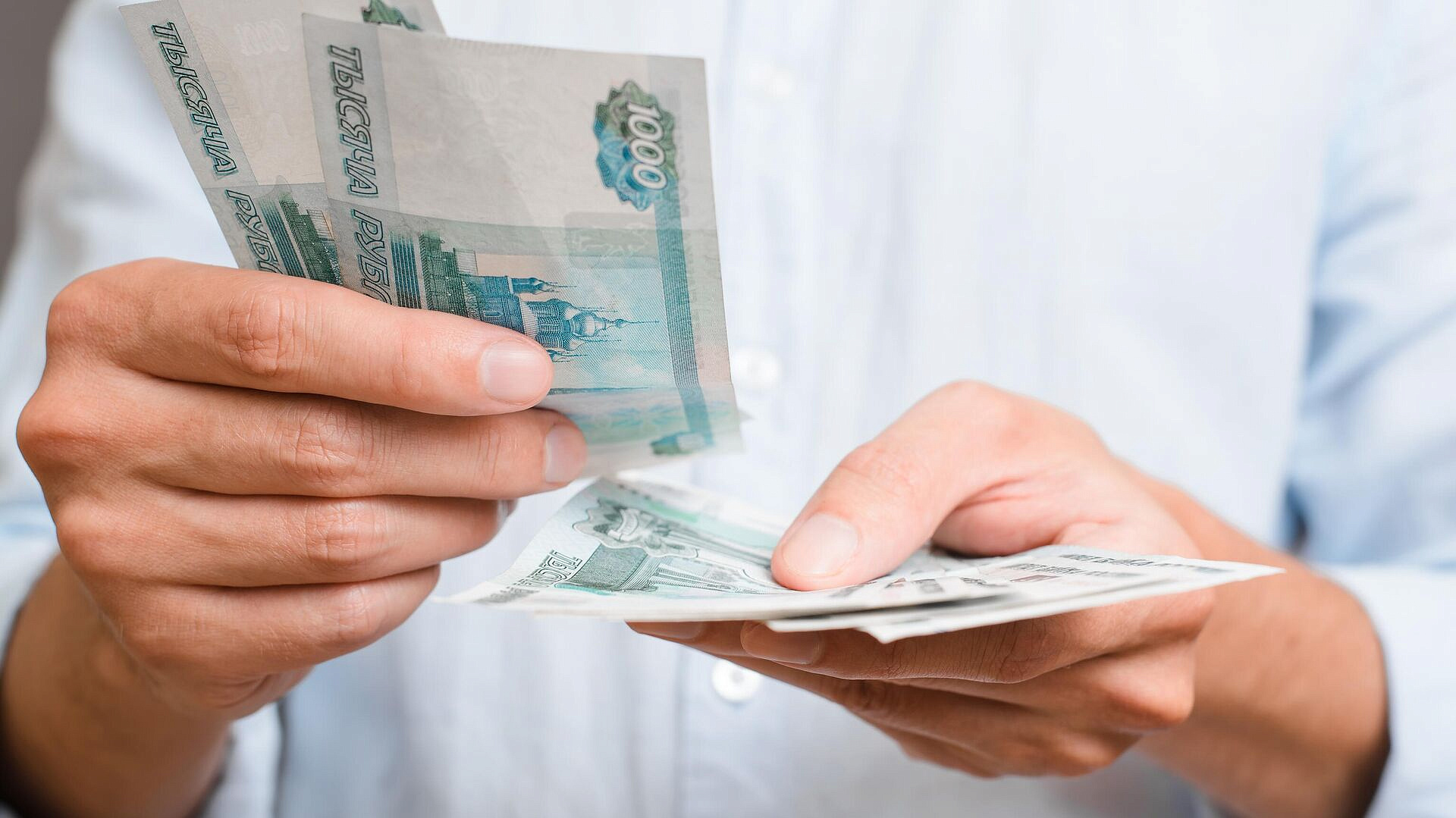 Запад не обращался к России с вопросом о торговле за рубли, заявили в МИД