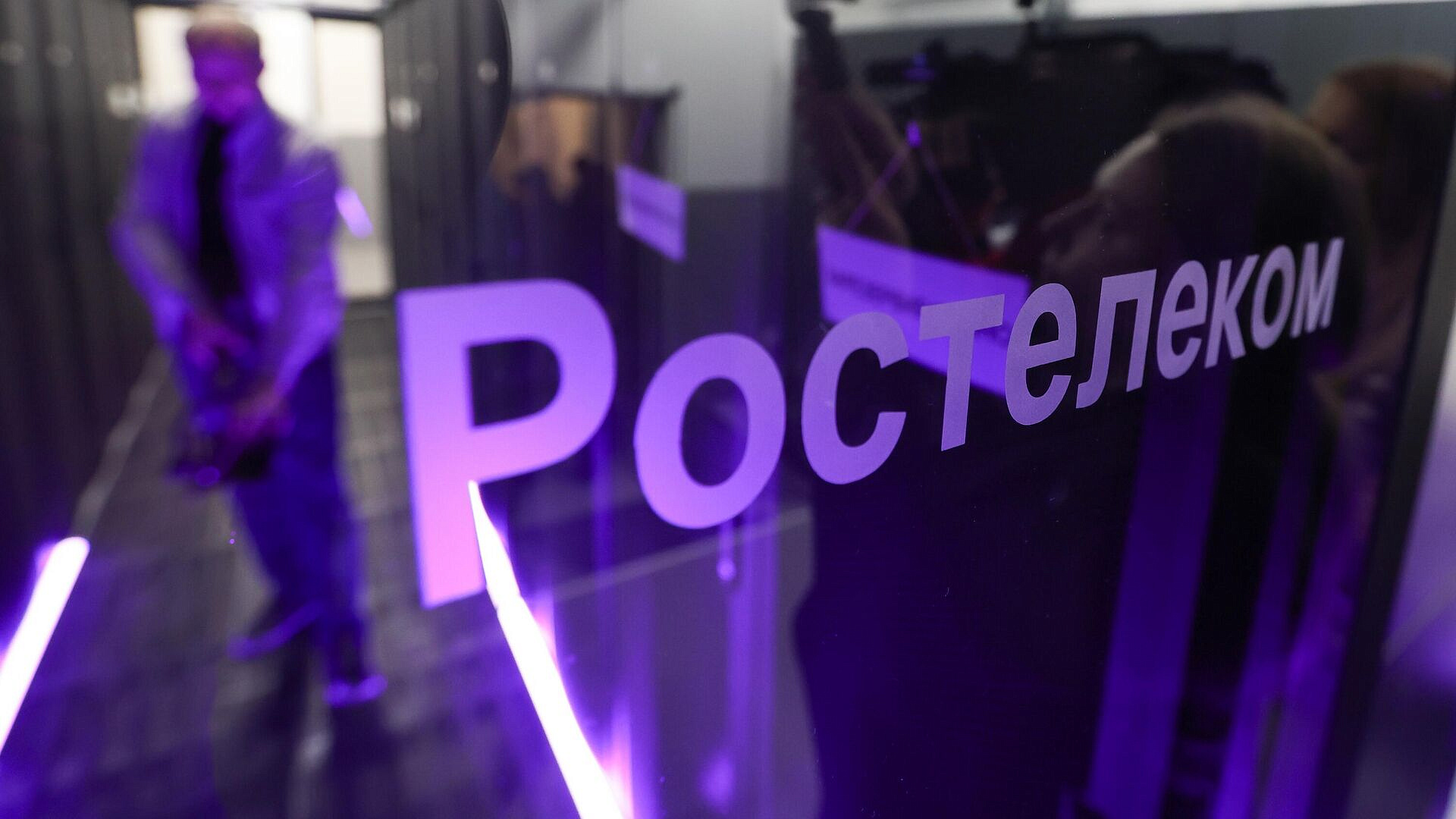 Медведев поручил "Ростелекому" обеспечить новые регионы качественной связью