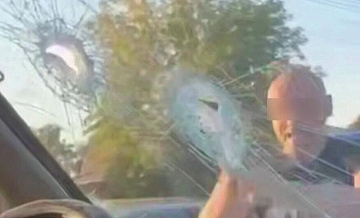 В Омской области мужчина напал на маршрутку с молотком