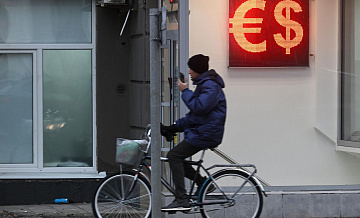 Опрос показал, что россияне думают о росте курса доллара