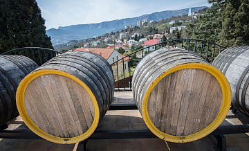 Минпромторг планирует повысить долю российского вина в магазинах