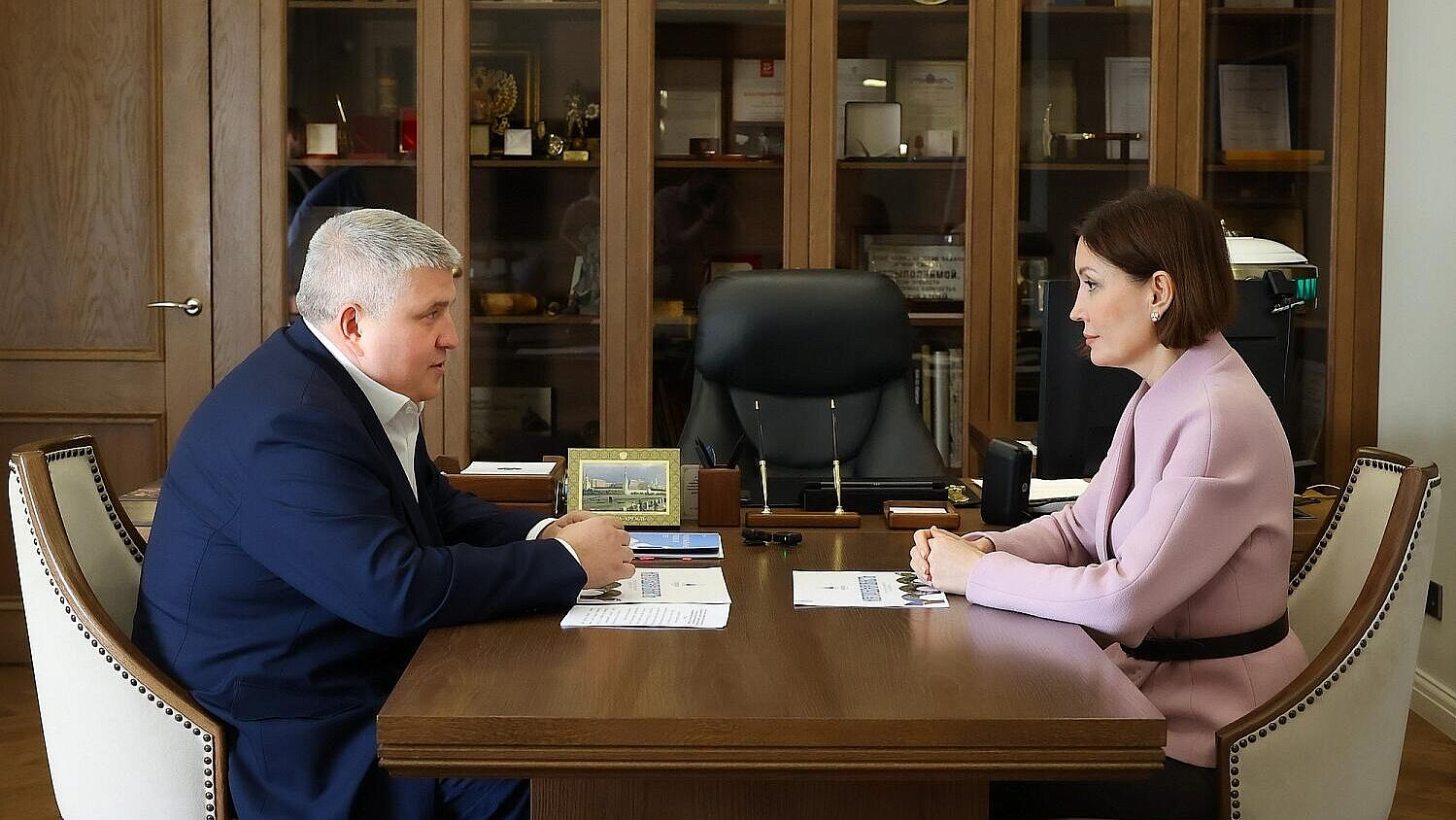 Дронов рассказал Чупшевой о поддержке предпринимателей и участников СВО