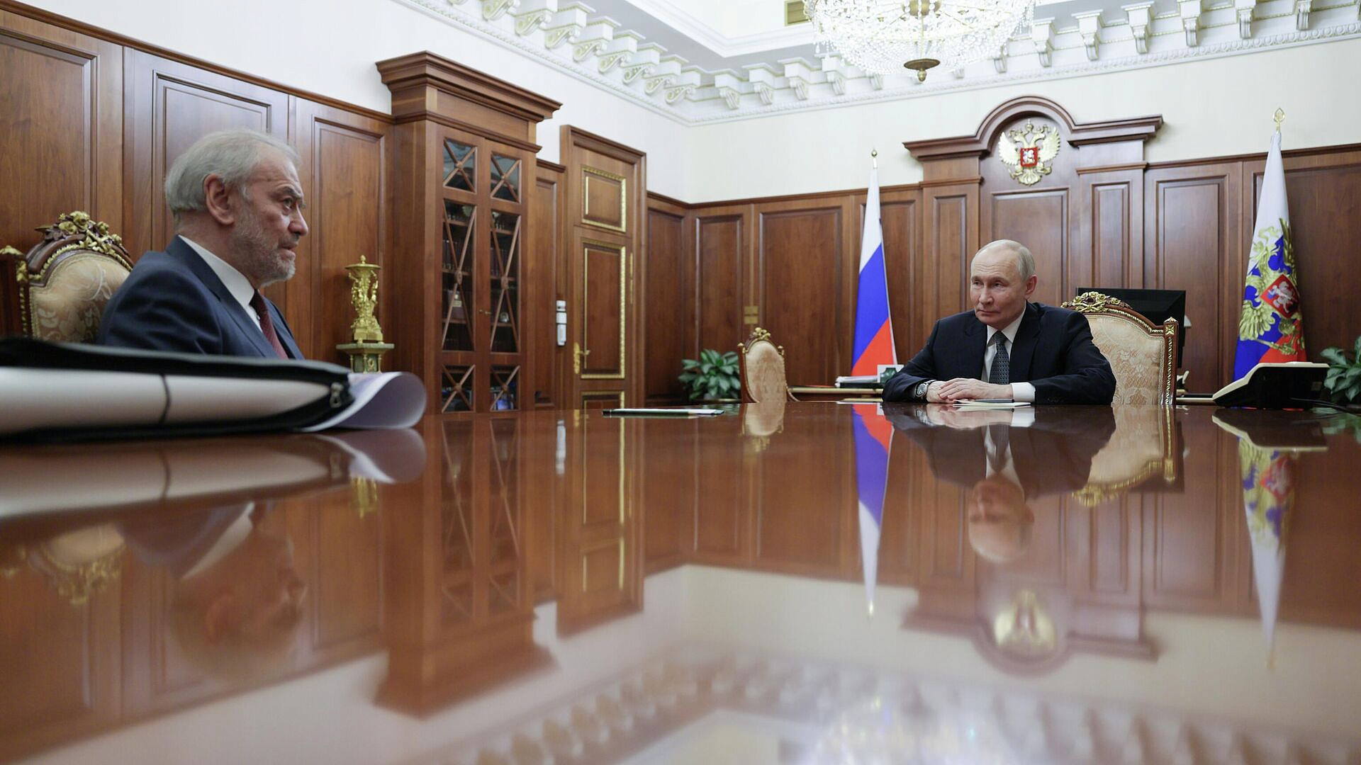 Путин рассказал о планах открытия дирекции Большого и Мариинского театров