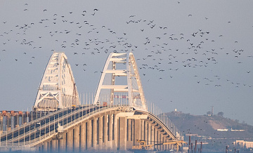 На Крымском мосту возобновили движение автомобильного транспорта