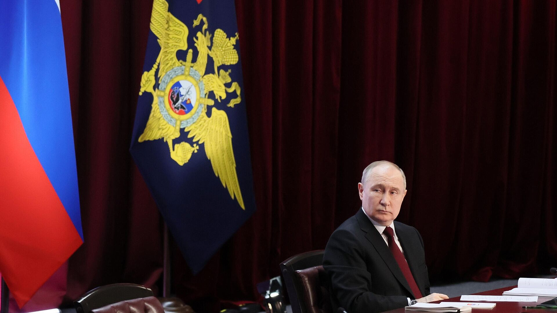 Путин попросил с любовью и вниманием относиться к военным и их семьям